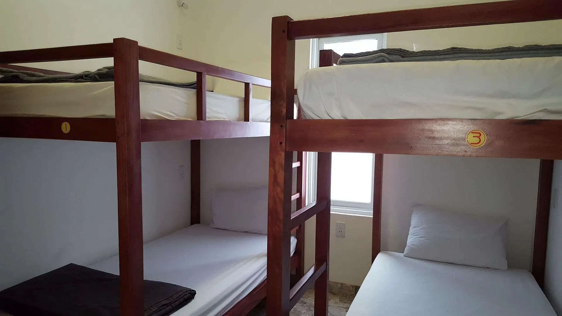 Glocal Beachside Hostel Da Nang