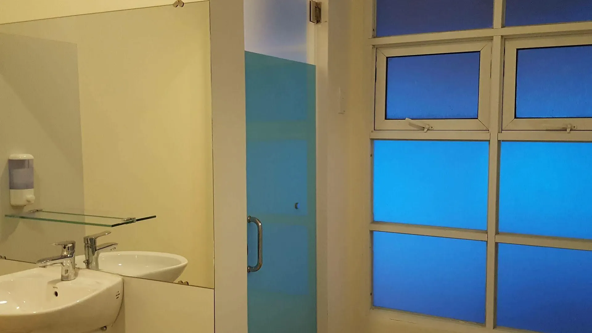 Glocal Beachside Hostel Da Nang Vietnam